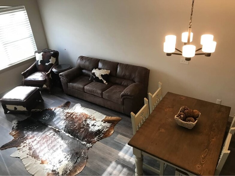 Building Photo - 106 Broken Pine Ln