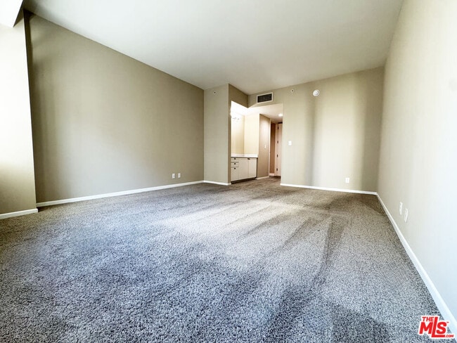 Building Photo - 10520 Wilshire Blvd