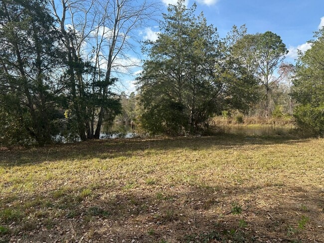 Building Photo - 3 Bed 2 Bath Waterfront Property - Now Available