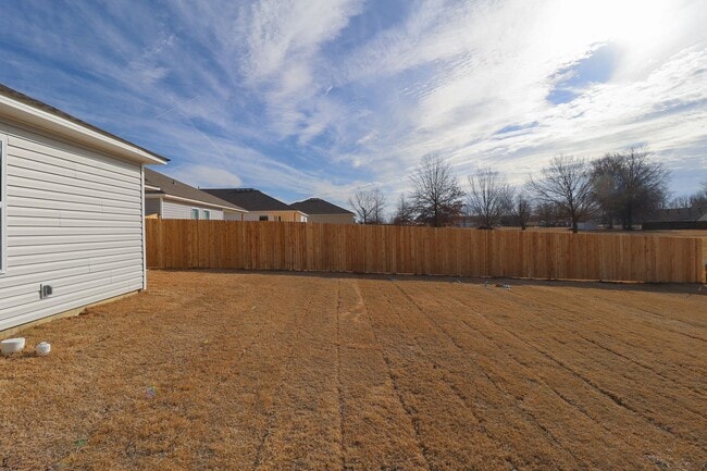 Building Photo - 3 Bed | 2 Bath in Coweta!