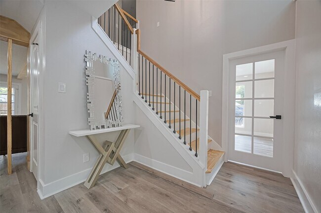 Building Photo - 3 Roserush Ct