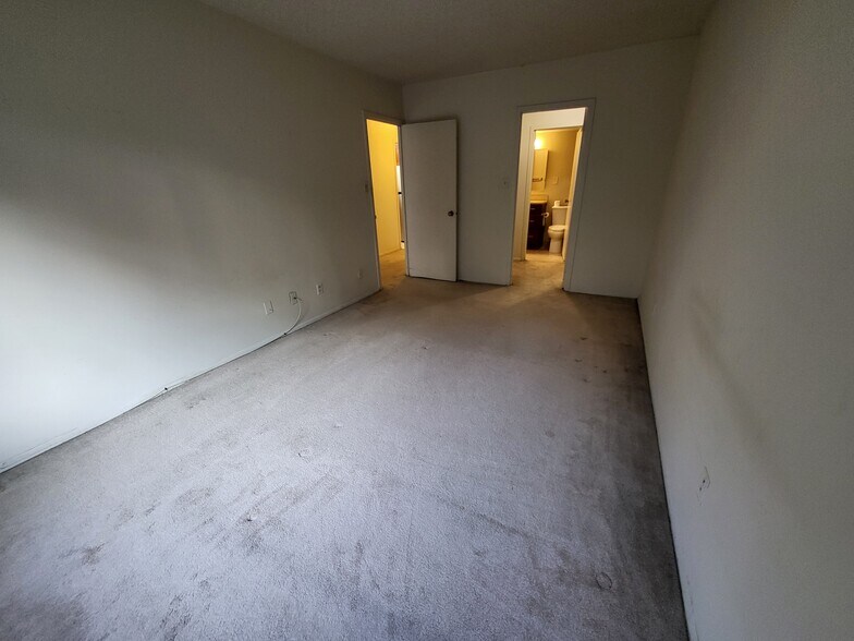 Building Photo - 5225 Pooks Hill Rd