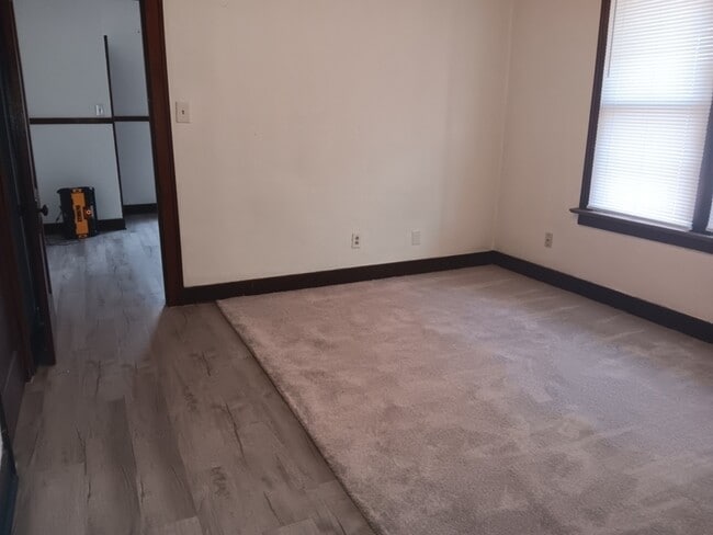 Building Photo - 414 S 10th St