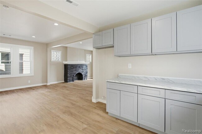 Building Photo - 14617-14617 Winthrop St