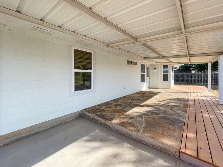 Building Photo - 14308 Chisolm Dr