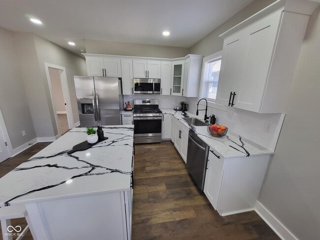 Building Photo - 822 N Gray St