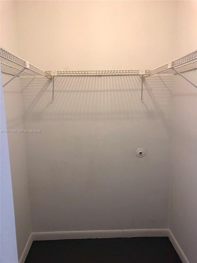 Building Photo - 1300 NE Miami Gardens Dr