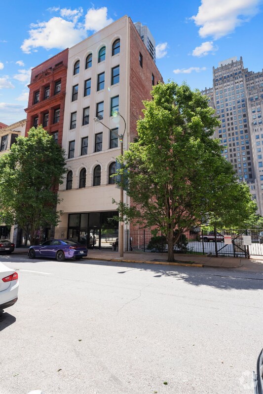 Building Photo - 1006 Olive St