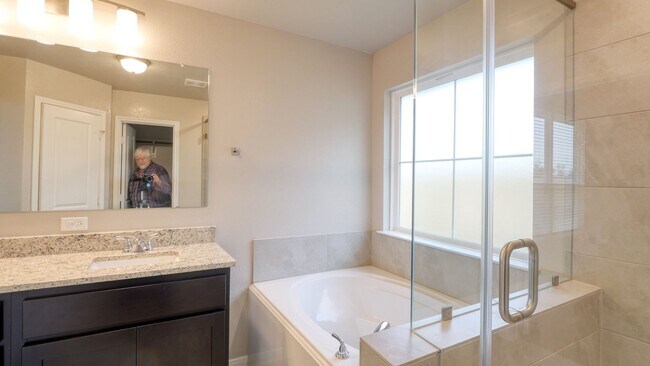 Building Photo - 2208 John Ross Ct