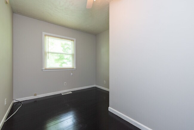 Building Photo - 2333 Alexandria Dr