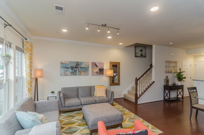 Building Photo - Beautiful and within walking distance to a...