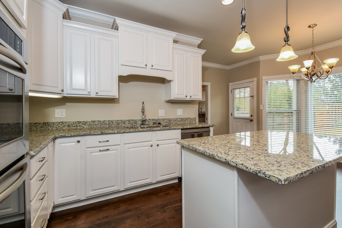 Building Photo - 100 Marsh Glen Point