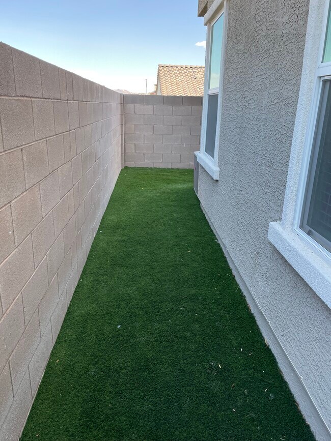 side yard w/artificial turf - 365 Rosefinch St