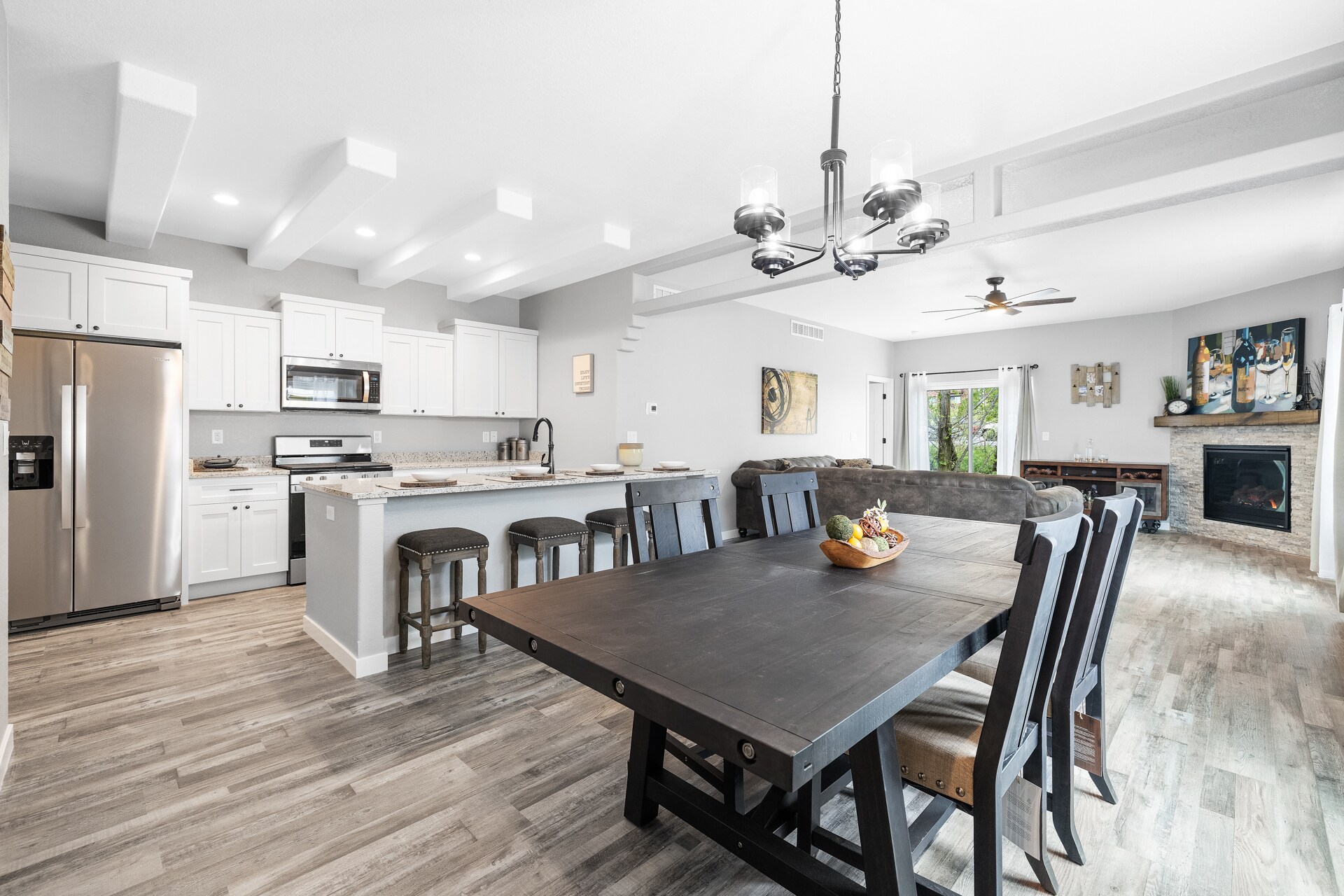 Building Photo - 1310 Daisy Dr