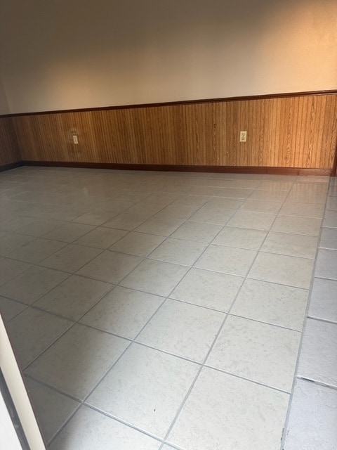 Building Photo - 12325 N Englewood Dr