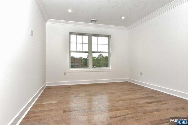 Building Photo - 120 Collignon Way