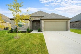 Building Photo - 413 Auburn Forest Dr