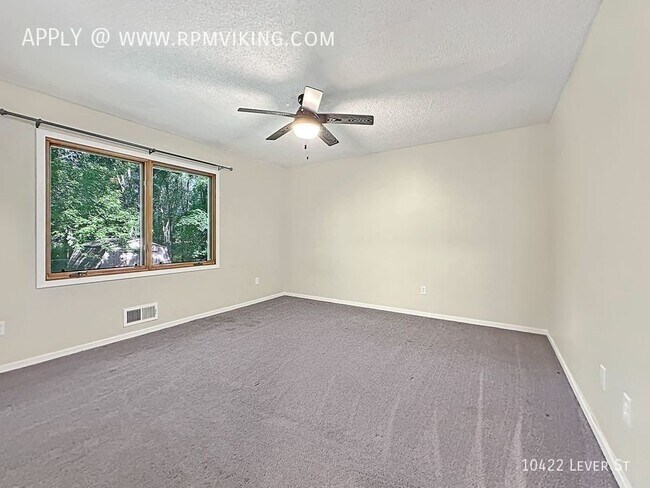 Building Photo - 3br 2ba 1cg ~ Security Deposit Free Altern...