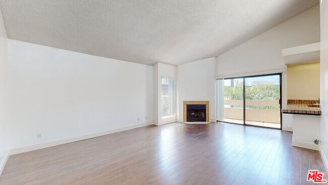 Building Photo - 144 N Hamilton Dr