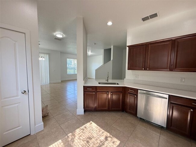 Building Photo - 6512 S Goldenrod Rd