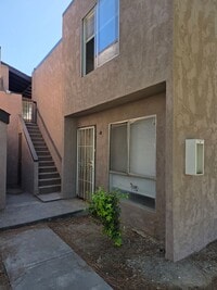 Building Photo - SW- condo 3bed-1.5 bath - 1 car garage