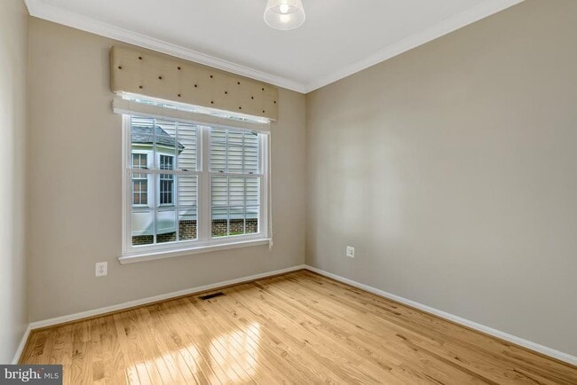 Building Photo - 6001 Alderdale Pl