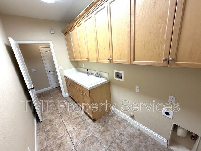 Building Photo - 6832 Salvaterra Cir