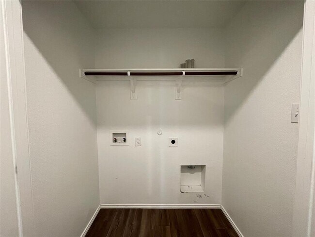 Building Photo - 1204 Lady Bird St