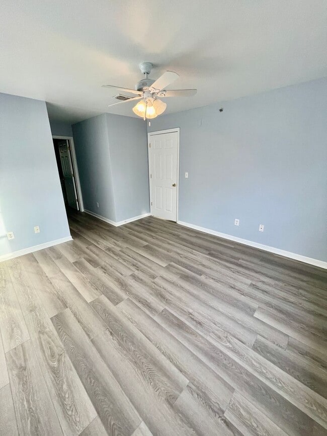 Building Photo - 31010 Paradise Cmns