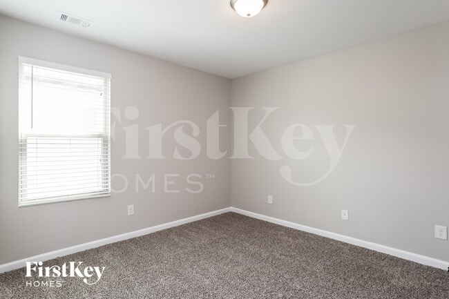 Building Photo - 4186 Woodland Park Dr SW