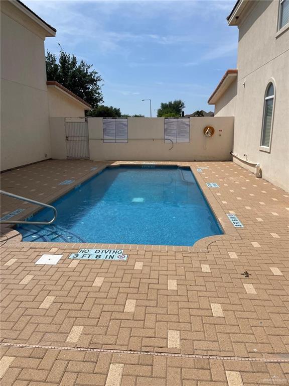 Building Photo - 15 Keeton Ave E