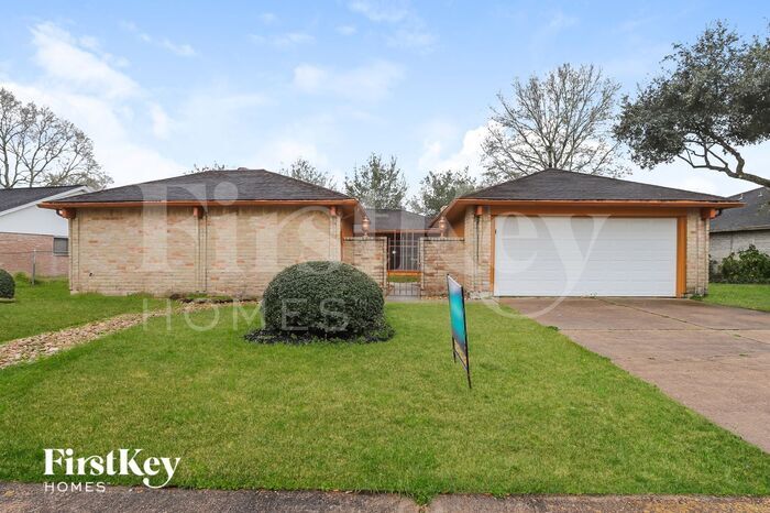 Primary Photo - 613 W Castle Harbour Dr