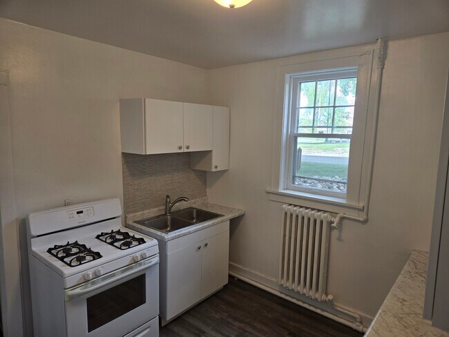 Building Photo - 731 7th St N