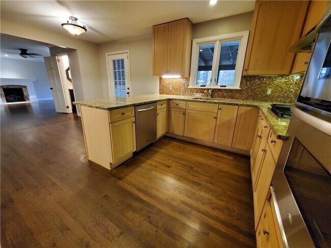 Building Photo - 4615 Mystic Dr NE