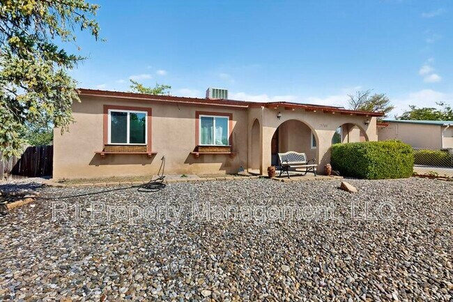 Building Photo - 2702 Avenida Del Sol
