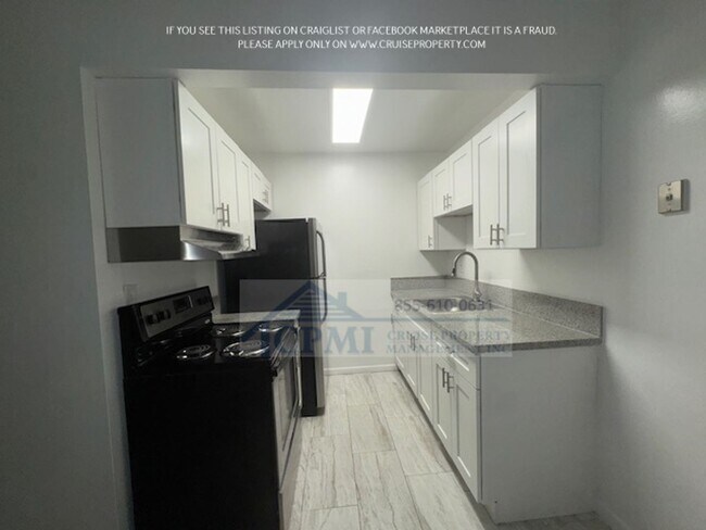 Interior Photo - 2220 Hayes St