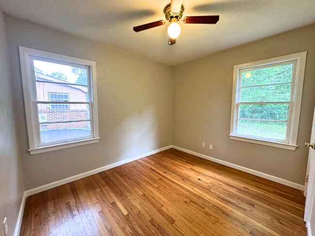 Building Photo - 916 Delmar Dr