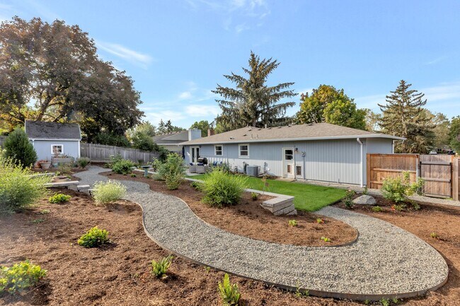 Building Photo - Wonderfully Updated Ranch Home in Bethany near Rock Creek, Westview High School and Sommerset W. ...