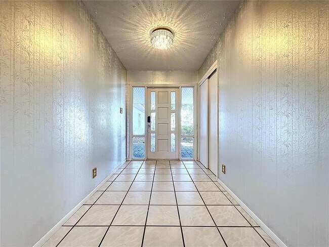 Building Photo - 1601 Riverhills Dr