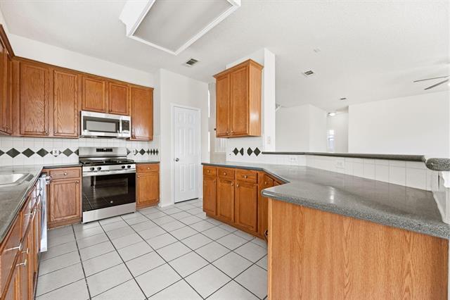 Building Photo - 433 Spring Air Dr