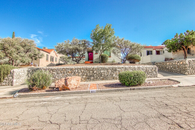 Building Photo - 801 McKelligon Dr