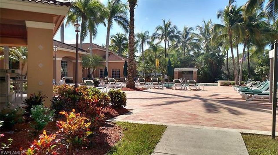pool deck - 1250 Wildwood Lakes Blvd