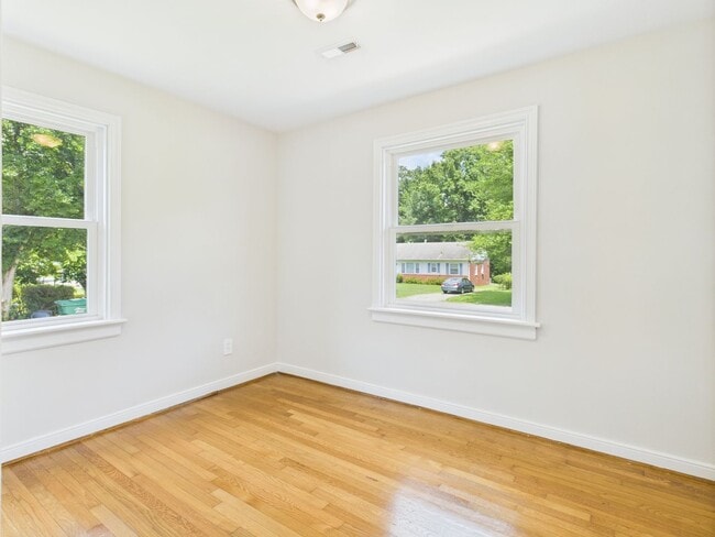 Building Photo - 1709 Glenview Rd