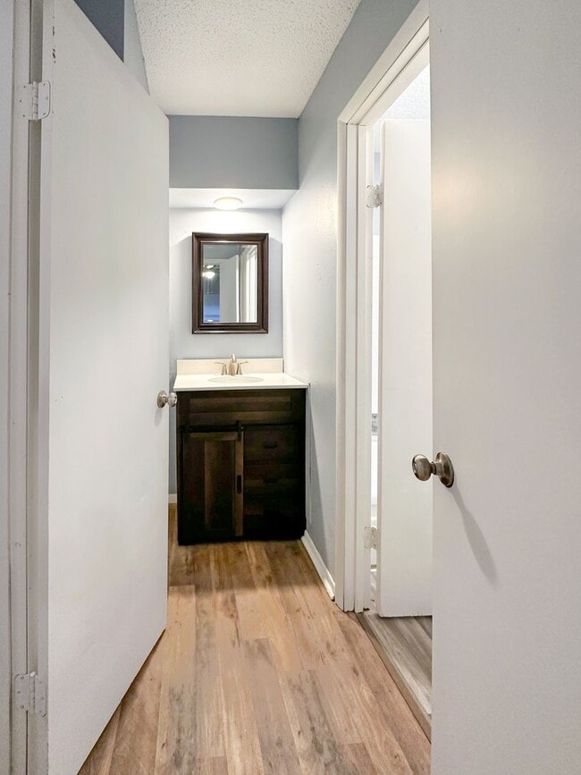 Building Photo - 6619 NW Denver Ave