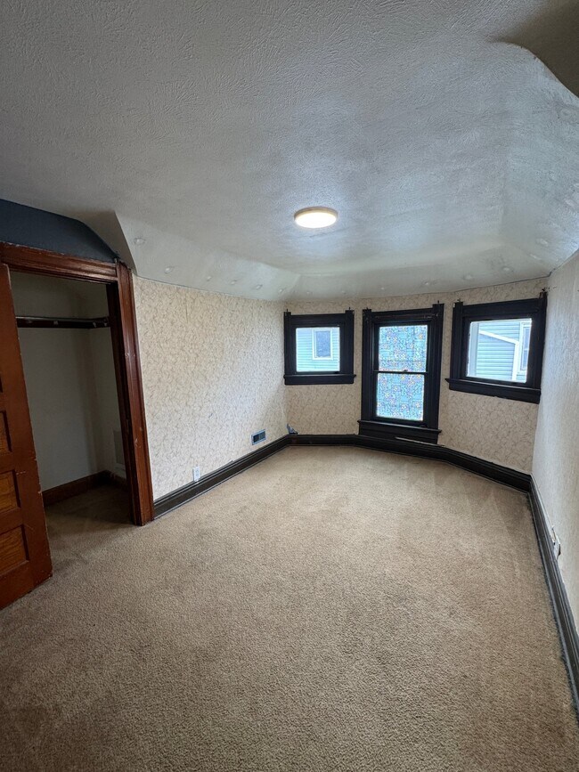 Building Photo - 918 Harding Dr
