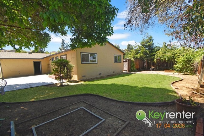 Building Photo - Renovated 4 Bedroom Home with Gourmet Kitchen & Lush Backyard in Concord