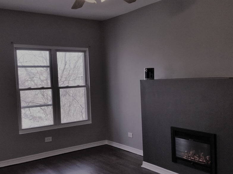 Building Photo - 1303 W Pratt Blvd