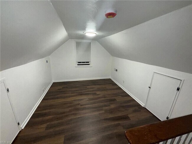 Building Photo - 3420 Scott St