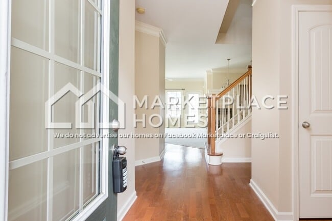 Building Photo - 113 Trailside Way