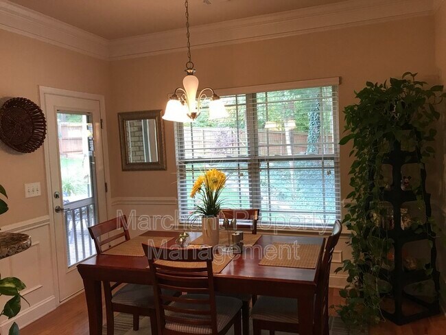 Building Photo - 500 Airdale Ln